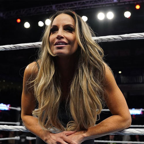 Trish Stratus brings back classic look for WWE live event