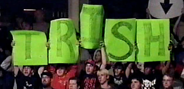 Trish fan signs in pictures