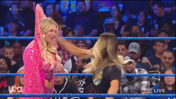 8/6 SmackDown Live results: Trish sends Charlotte a message