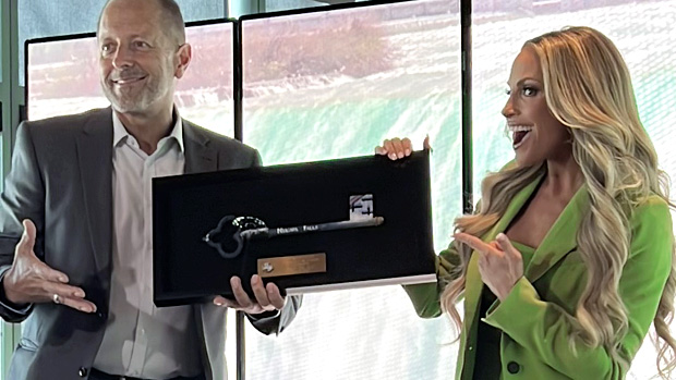 Trish Stratus gets the Key to the City of Niagara Falls