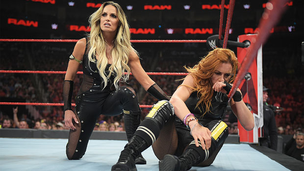 Becky Lynch Defeats Trish Stratus In Cage Match At WWE Payback